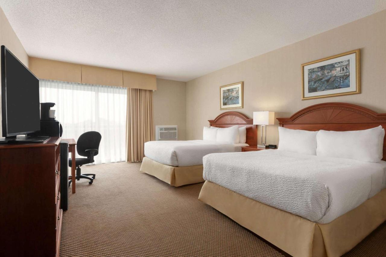Days Inn By Wyndham London Eksteriør billede